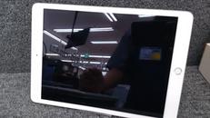 I PAD|APPLE