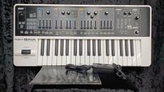 シンセサイザー|ROLAND