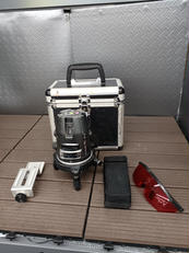 レーザー墨出し器|YAMASHIN