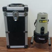 レーザーライナー墨出し器|MAKITA