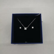 ネックレス　　ピアスセット|SWAROVSKI