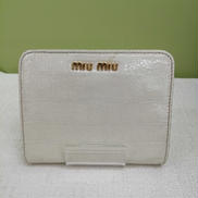 二つ折り財布|MIUMIU
