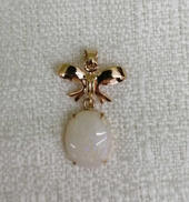 K18白石付リボン柄トップ|宝石付きペンダントトップ