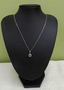 PT850緑石付きネックレス|宝石付きネックレス