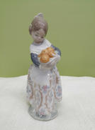 みかんを抱える少女|LLADRO