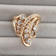 K18 リング 透明石付き|なし