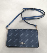 ショルダーウォレット（青）|COACH