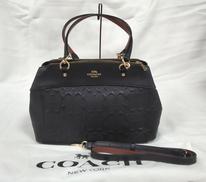 シグネチャーショルダーバッグ（黒）|COACH
