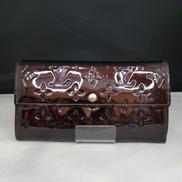 モノグラム・ヴェルニポルトフォイユ・サラ アマラント|LOUIS VUITTON