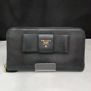 ラウンドファスナー財布|PRADA