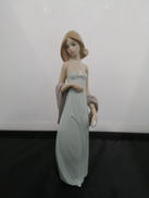 少女|LLADRO