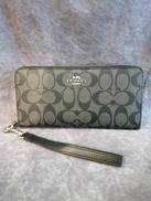 ラウンドファスナー長財布|COACH