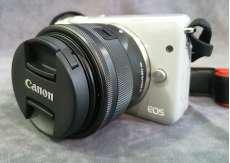 ミラーレス一眼|CANON