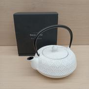 【未使用】カラーポット 白 台付|南部鉄器