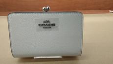 キスロックミディアムウォレット二つ折り|COACH