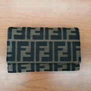 三つ折り財布　ズッカ柄|FENDI