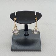 K10YGピアス　キャッチなし|乳白色石付き