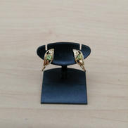 K18YGイヤリング　変形あり|黄緑石付き