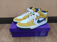 SB リアクト　レオ　ユニバーシティゴールド/ホワイト/ダー|NIKE