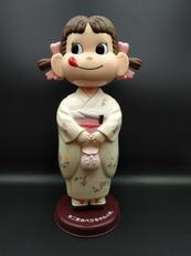 不二家のペコちゃん人形|