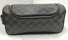 ダミエグラフィットトワレポーチ|LOUIS　VUITTON