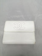 キャビアスキンニつ折り財布|CHANEL