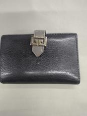 レザー二つ折り財布|GIVENCHY