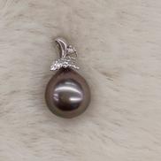 2.3G　0.01刻印　黒|K14WG ペンダントトップ