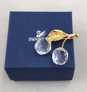 SWAROVSKI さくらんぼブローチ|SWAROVSKI