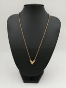 エッセンシャルVネックレス|LOUIS VUITTON