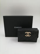 キャビアスキン　スモールフラップウォレット|CHANEL