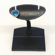 K10石付きピアス|.