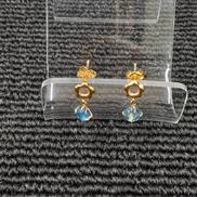 水色石付ピアス|K18YG