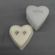 十字架ピアス|TSUTSUMI