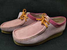CLARKS×LEVIS WALLABEE PINK COM|CLARKSS
