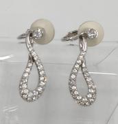 ティアドロップ　イヤリング|SWAROVSKI