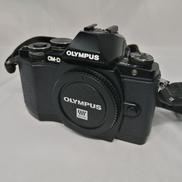 ミラーレス一眼|OLYMPUS