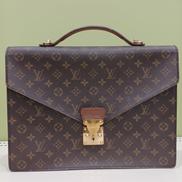 ポルト ドギュマン バンドリエール|LOUIS VUITTON