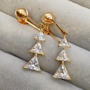K18イヤリング三角白石付き|.