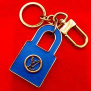 ポルトクレLVライブリー キーホルダー|LOUIS VUITTON