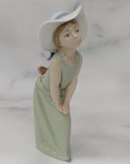 鏡の前で(若草色の少女)|LLADRO