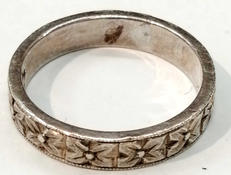 花模様リング|-