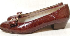 クロコ型押しパンプス|salvatore ferragamo