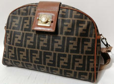 ズッカ柄フラップショルダーバッグ|FENDI