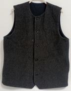 ウールモッサークルーネックベスト|CONFECT