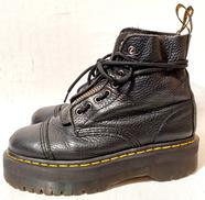 SINCLAIR|DR.MARTENS