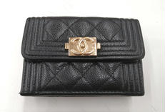 キャビアスキン三つ折り財布|CHANEL