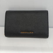 メタリックアクセントフロントフラップウォレット|CHARLES＆KEITH