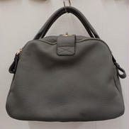 斜めがけ レザー 牛革 底鋲 ボストンバッグ|HAYNI