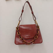 CROC-EFFECT CHUNKY CHAIN BAG|CHARLES＆KEITH